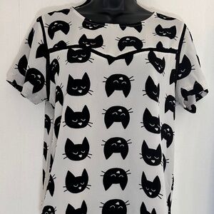 Lily White Size Medium Crochet Detail Cat Blouse